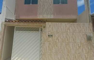 Imagem: A casa possui 3 Dormitórios, 3 Banheiros, 1 Vaga na garagem