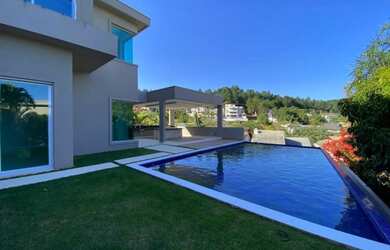 Imagem: A casa em condomínio possui 5 Dormitórios, 5 Banheiros, 5