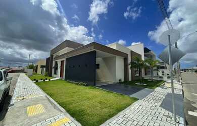 Imagem: A casa em condomínio possui 4 Dormitórios, 1 Banheiro, 2 Vagas