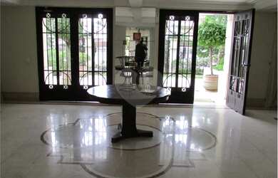 Imagem 7: Apartamento alto padrão. Imóvel mobiliado, Varanda, 220m² de Áreae4...