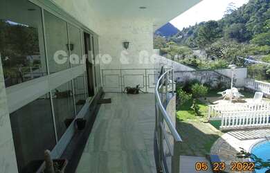 Imagem: A casa possui 3 Dormitórios, 3 Banheiros, 3 Vagas na garagem