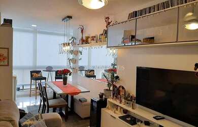 Imagem: O apartamento possui 2 Dormitórios, 2 Banheiros, 2 Vagas na