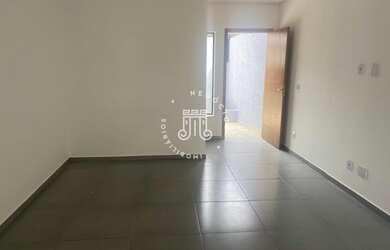 Imagem: A casa possui 2 Dormitórios, 3 Banheiros, 2 Vagas na garagem