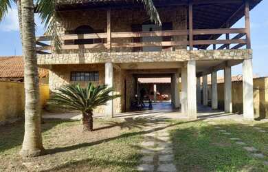 Imagem: A casa possui 4 Dormitórios, 4 Banheiros, 200m² de Área e