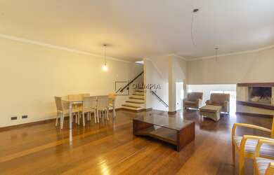 Imagem: A casa possui 4 Dormitórios, 5 Banheiros, 3 Vagas na garagem