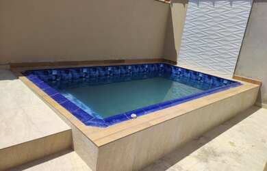 Imagem: A casa possui 2 Dormitórios, 2 Banheiros, 2 Vagas na garagem