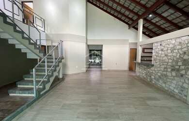 Imagem: A casa em condomínio possui 4 Dormitórios, 4 Banheiros, 2