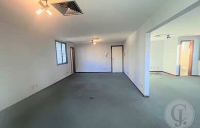 Imagem: O depósito possui 2 Vagas na garagem e 66m² de Área e está