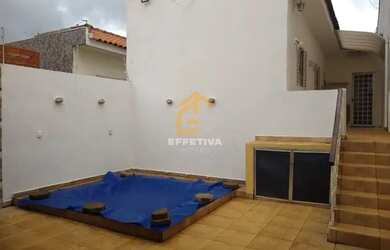 Imagem 1: Casa com 2 quartos, piscina, aluguel por R$ 1.400 ou venda por R$ 300.000...
