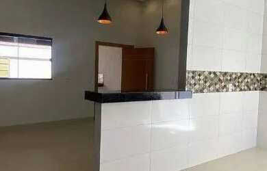 Imagem: A casa possui 2 Dormitórios, 2 Banheiros, 2 Vagas na garagem