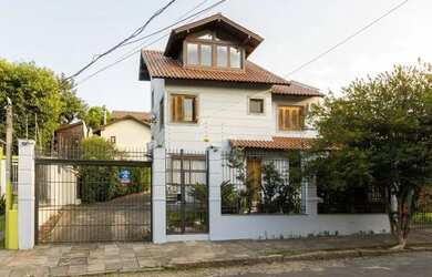 Imagem: A casa em condomínio possui 3 Dormitórios, 4 Banheiros, 2