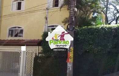 Imagem: A casa possui 4 Dormitórios, 4 Banheiros, 5 Vagas na garagem