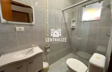 Imagem: A casa possui 2 Dormitórios, 1 Banheiro, 1 Vaga na garagem