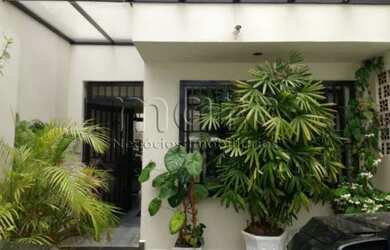 Imagem: A casa possui 3 Dormitórios, 4 Banheiros, 5 Vagas na garagem