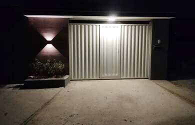 Imagem: A casa possui 3 Dormitórios, 3 Banheiros, 1 Vaga na garagem