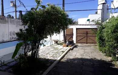 Imagem: A casa possui 5 Dormitórios, 3 Banheiros, 4 Vagas na garagem