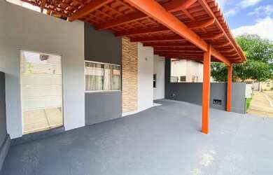 Imagem: A casa em condomínio possui 3 Dormitórios, 1 Banheiro, 2 Vagas