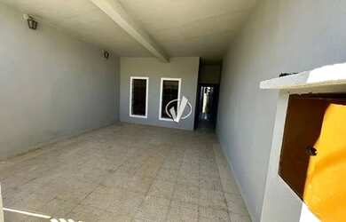 Imagem: A casa possui 3 Dormitórios, 3 Banheiros, 2 Vagas na garagem