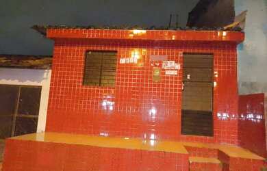 Imagem: A casa possui 2 Dormitórios, 1 Banheiro e está localizado