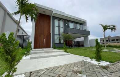 Imagem: A casa em condomínio possui 5 Dormitórios, 4 Banheiros, 4