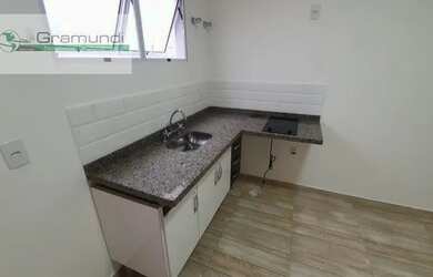 Imagem: A casa possui 1 Dormitório, 1 Banheiro, 33m² de Área e está