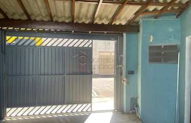 Imagem: A casa possui 2 Dormitórios, 2 Banheiros, 2 Vagas na garagem