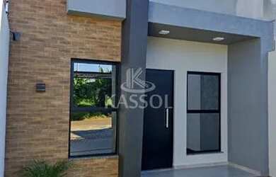 Imagem: A casa possui 2 Dormitórios, 2 Banheiros, 2 Vagas na garagem