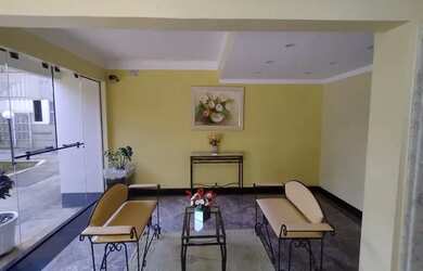 Imagem: O apartamento possui 2 Dormitórios, 1 Banheiro, 1 Vaga na garagem