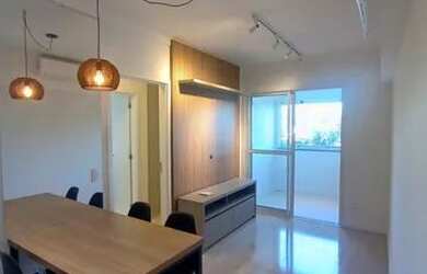 Imagem: O apartamento possui 1 Dormitório, 1 Banheiro, 1 Vaga na garagem