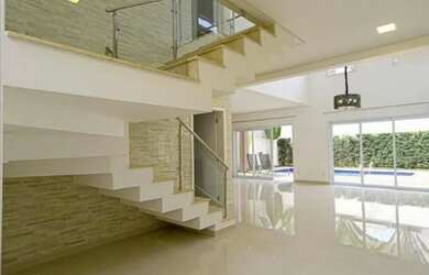 Imagem: A casa em condomínio possui 4 Dormitórios, 4 Banheiros, 2