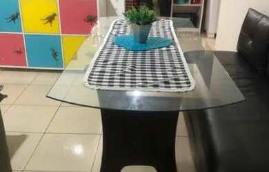 Imagem: A casa possui 2 Dormitórios, 1 Banheiro e 2 Vagas na garagem