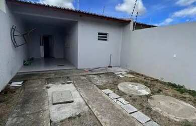 Imagem: A casa possui 2 Dormitórios, 1 Banheiro, 1 Vaga na garagem