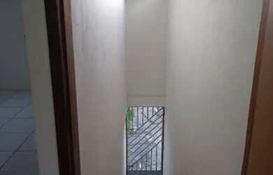 Imagem: A casa possui 1 Dormitório, 1 Banheiro, 1 Vaga na garagem e