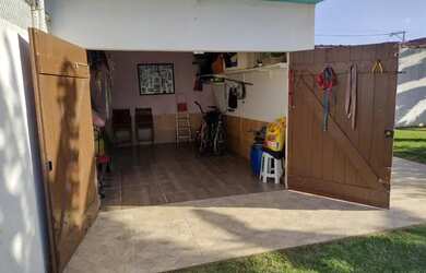 Imagem: A casa possui 3 Dormitórios, 1 Banheiro, 5 Vagas na garagem