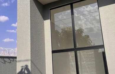 Imagem: A casa possui 3 Dormitórios, 2 Banheiros, 3 Vagas na garagem