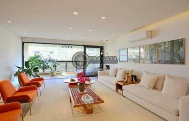 Imagem: O apartamento possui 4 Dormitórios, 5 Banheiros, 3 Vagas na