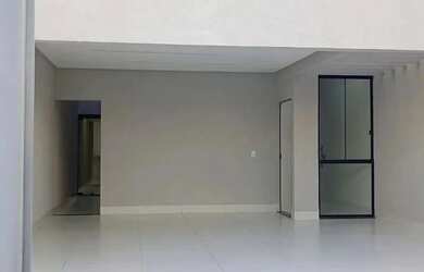 Imagem: A casa possui 3 Dormitórios, 3 Banheiros, 3 Vagas na garagem