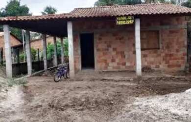 Imagem: A casa possui 2 Dormitórios, 1 Banheiro, 3 Vagas na garagem