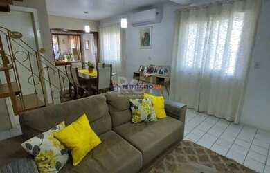 Imagem: A casa possui 4 Dormitórios, 2 Banheiros, 1 Vaga na garagem