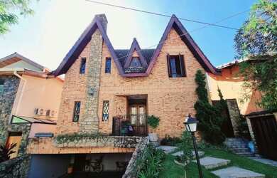 Imagem: A casa em condomínio possui 4 Dormitórios, 5 Banheiros, 4