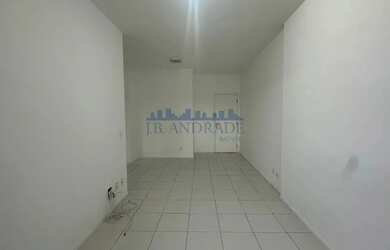 Imagem: O apartamento possui 3 Dormitórios, 1 Banheiro, 2 Vagas na