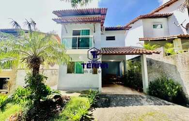 Imagem: A casa possui 3 Dormitórios, 3 Banheiros, 2 Vagas na garagem