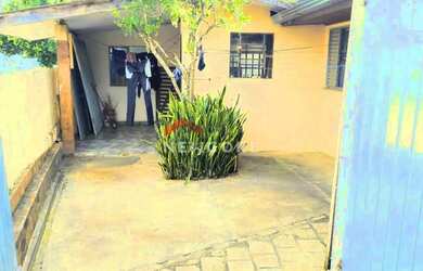 Imagem: A casa possui 5 Dormitórios, 2 Banheiros, 3 Vagas na garagem