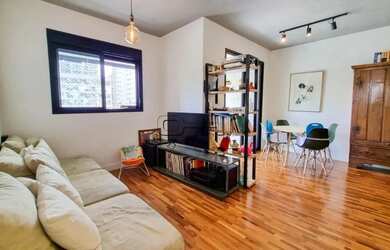 Imagem: O apartamento possui 2 Dormitórios, 1 Banheiro, 1 Vaga na garagem