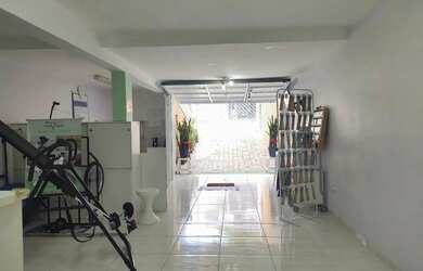 Imagem: A casa possui 5 Dormitórios, 4 Banheiros, 4 Vagas na garagem