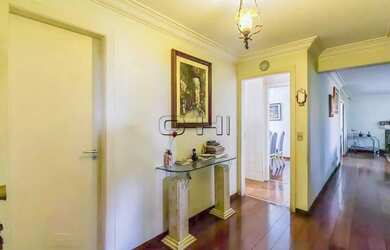 Imagem: O apartamento possui 4 Dormitórios, 3 Banheiros, 3 Vagas na