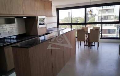 Imagem: O apartamento possui 1 Dormitório, 1 Banheiro, 2 Vagas na garagem