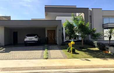 Imagem: A casa em condomínio possui 3 Dormitórios, 2 Banheiros, 4