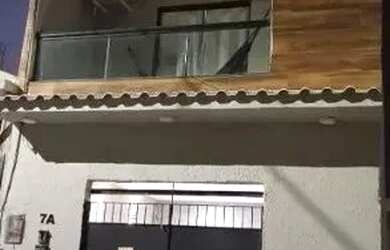 Imagem: A casa possui 3 Dormitórios, 3 Banheiros, 3 Vagas na garagem