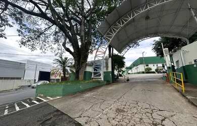 Imagem: O depósito possui 5 Vagas na garagem, 1.784m² de Área e